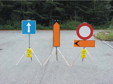 Support pour panneaux de signalisation